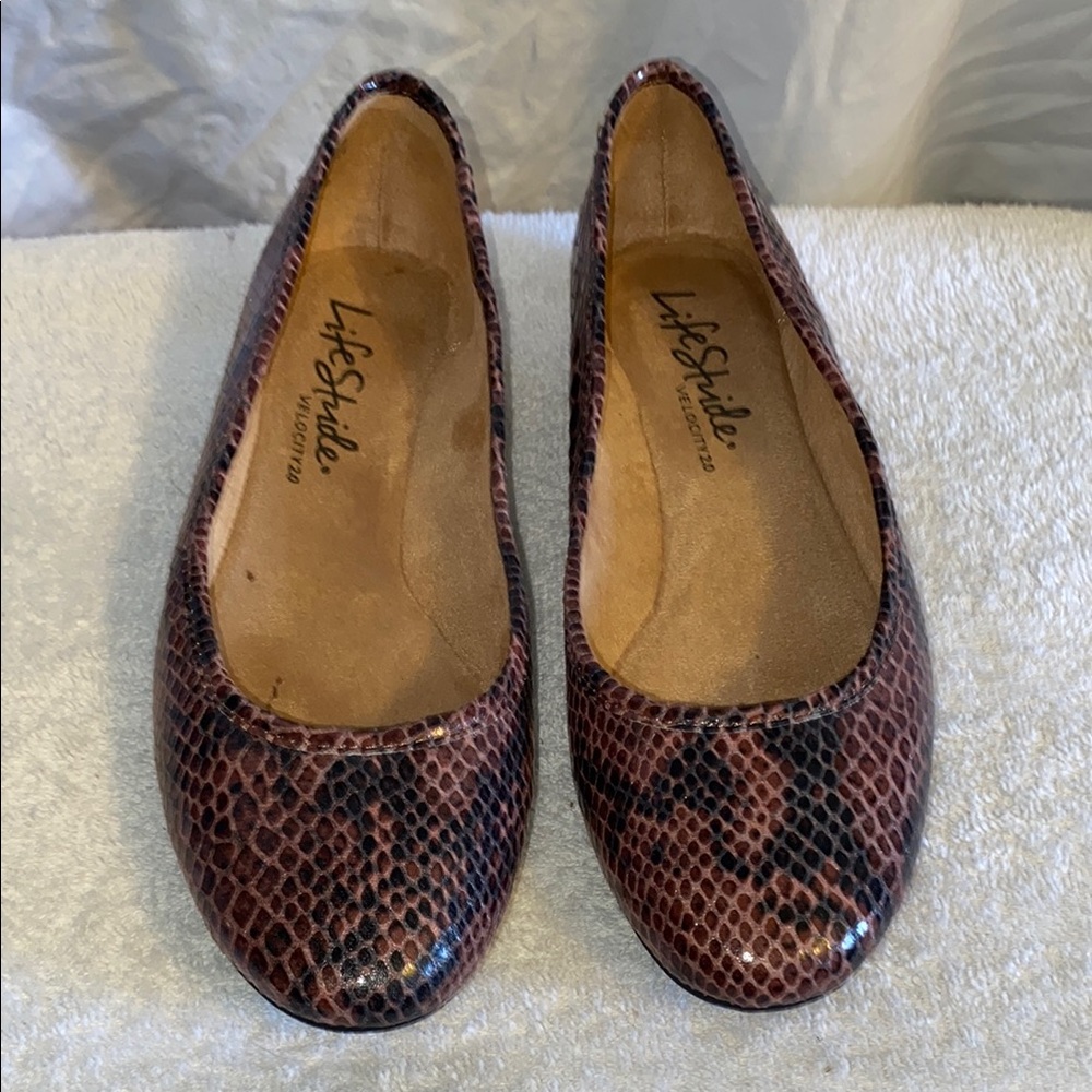 Lifestride Vivienne brown/black snakeskin ballet flats, NWOT, size 7.5, man-made